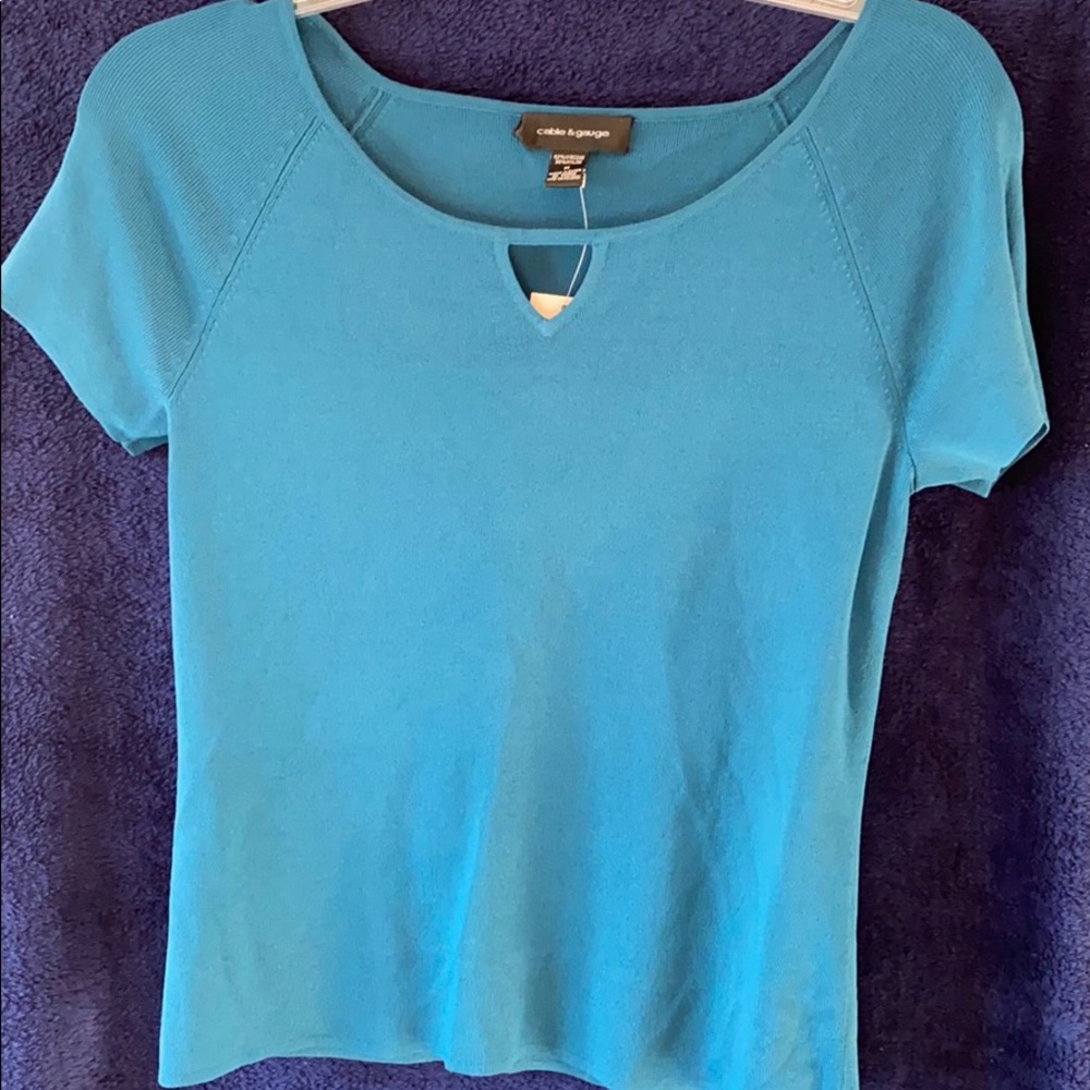 Peep hole short sleeve top